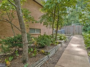 4520 39TH Street N, Arlington VA 22207