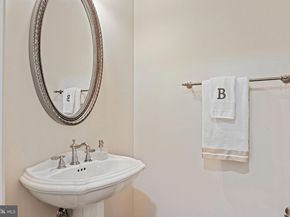 8424 Falcone Pointe Way, Vienna VA 22182