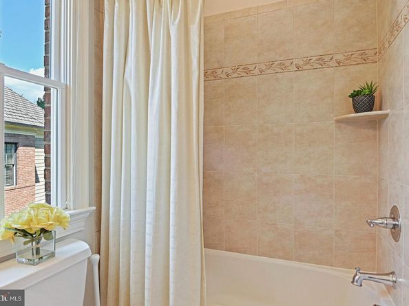 8424 Falcone Pointe Way, Vienna VA 22182