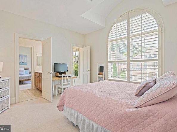 8424 Falcone Pointe Way, Vienna VA 22182