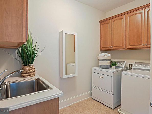 8424 Falcone Pointe Way, Vienna VA 22182