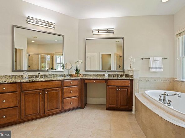 8424 Falcone Pointe Way, Vienna VA 22182