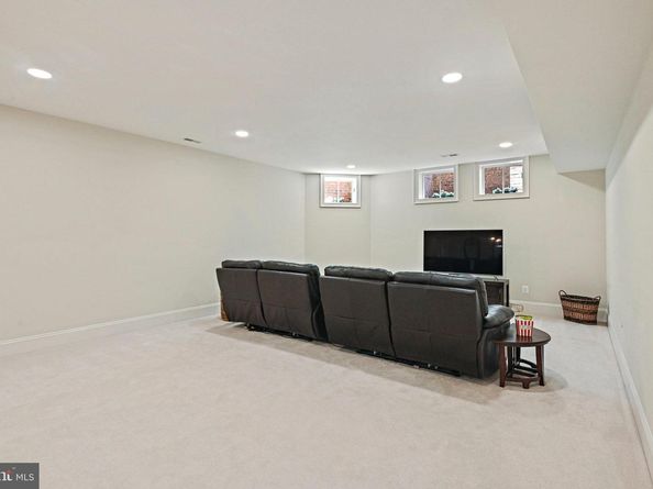 8424 Falcone Pointe Way, Vienna VA 22182