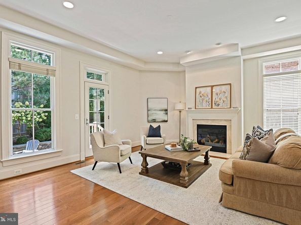 8424 Falcone Pointe Way, Vienna VA 22182