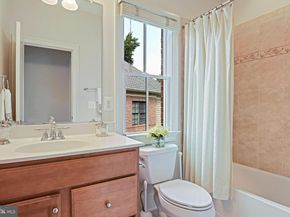 8424 Falcone Pointe Way, Vienna VA 22182
