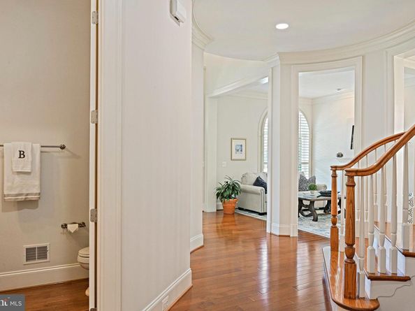 8424 Falcone Pointe Way, Vienna VA 22182