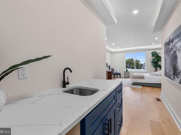 310 W Porter Street, Philadelphia PA 19148