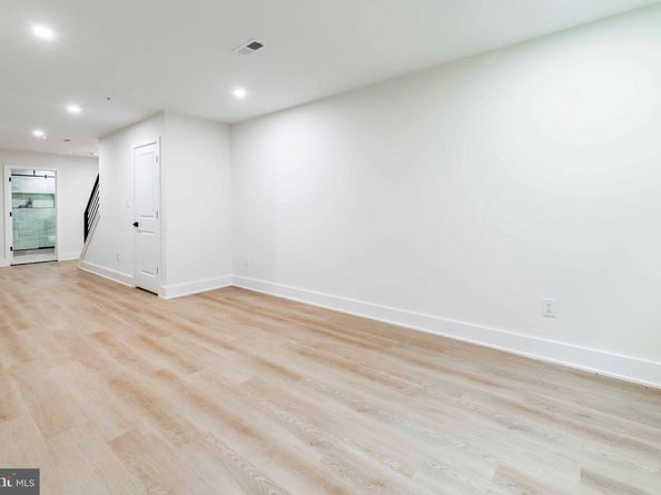 310 W Porter Street, Philadelphia PA 19148