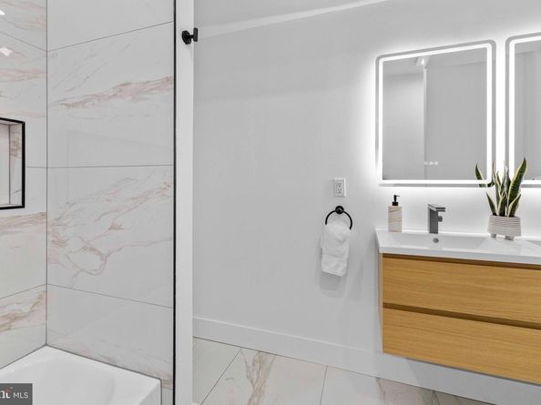 310 W Porter Street, Philadelphia PA 19148