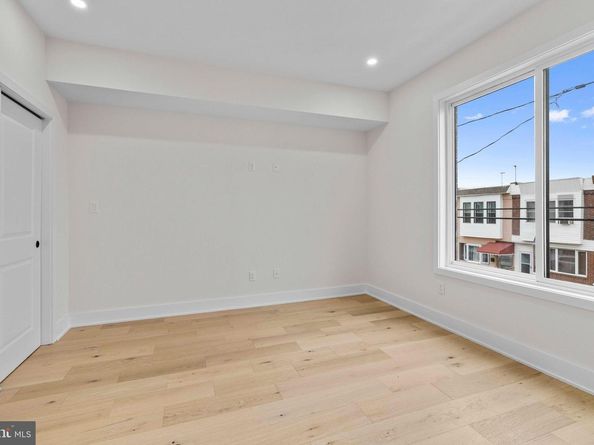 310 W Porter Street, Philadelphia PA 19148