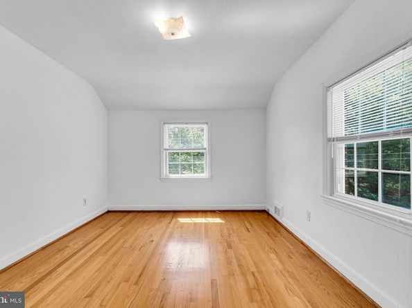 5943 2nd Street S, Arlington VA 22204
