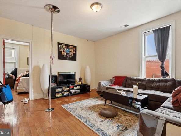 1900 W Diamond Street, Philadelphia PA 19121