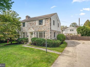 12 Lowrys Lane