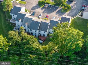 10 Maple Drive, Conshohocken PA 19428