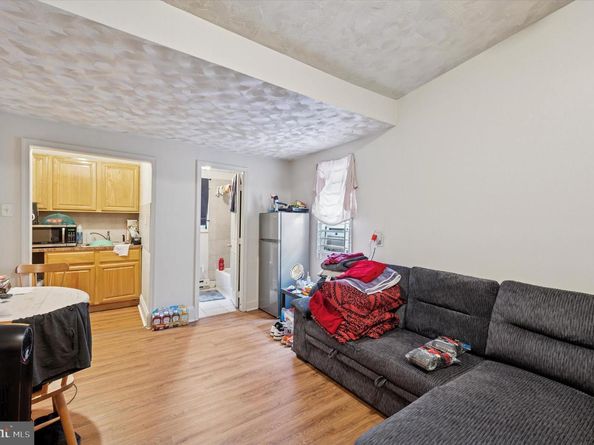 30 W Apsley Street, Philadelphia PA 19144