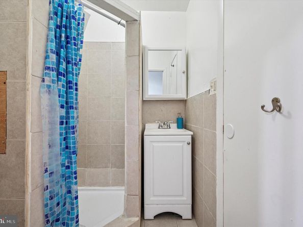 30 W Apsley Street, Philadelphia PA 19144