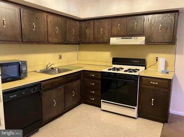 202 Hampton Crossing, Southampton PA 18966