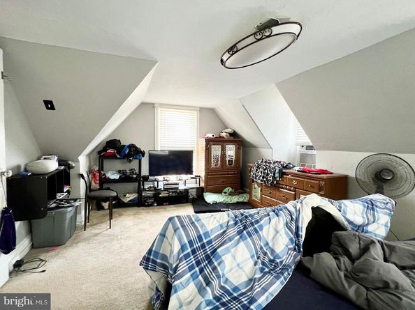 222 Ridley Avenue, Folsom PA 19033