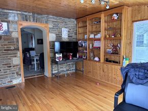 1058 Huntingdon Pike, Huntingdon Valley PA 19006