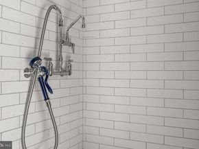 6220 Sheaff Lane, Fort Washington PA 19034