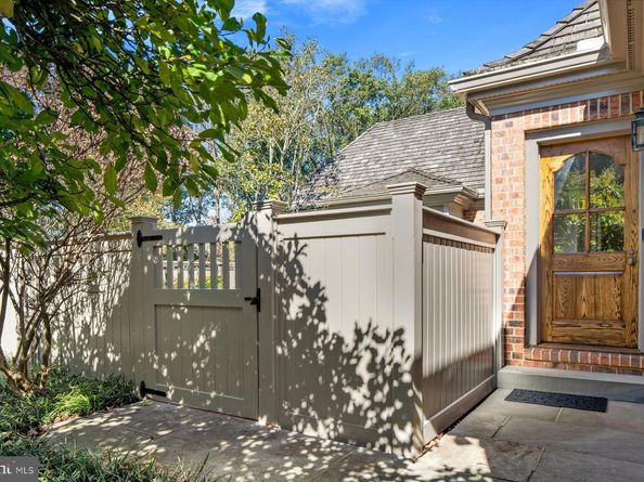 6220 Sheaff Lane, Fort Washington PA 19034