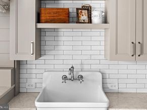 6220 Sheaff Lane, Fort Washington PA 19034