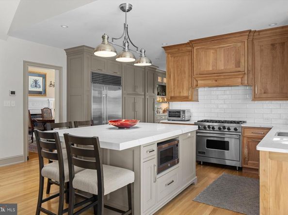 6220 Sheaff Lane, Fort Washington PA 19034