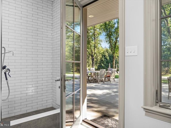 6220 Sheaff Lane, Fort Washington PA 19034