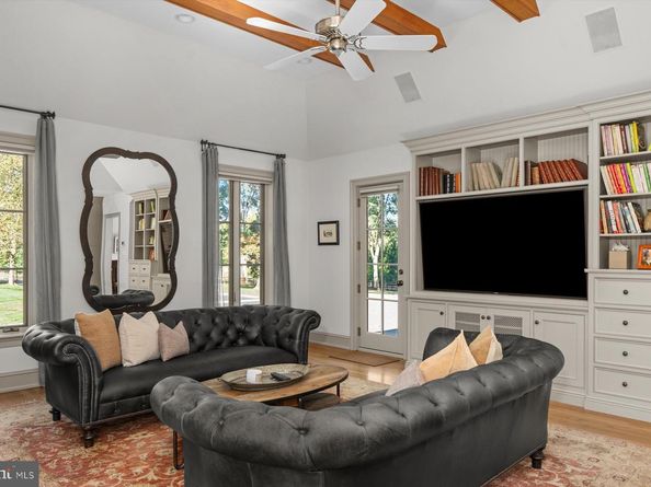 6220 Sheaff Lane, Fort Washington PA 19034