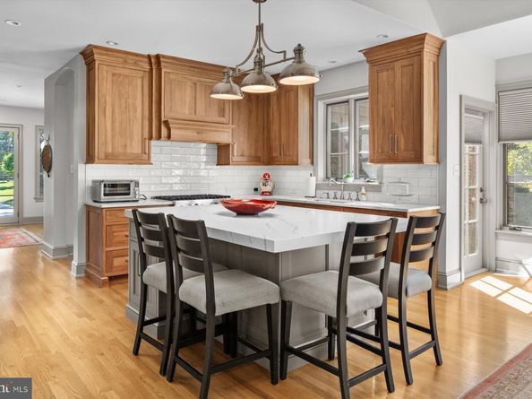 6220 Sheaff Lane, Fort Washington PA 19034