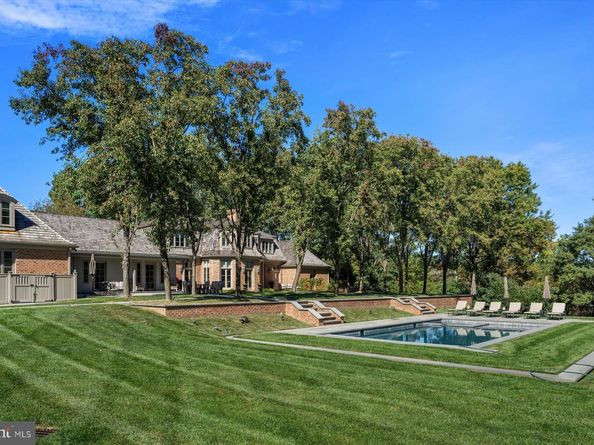 6220 Sheaff Lane, Fort Washington PA 19034