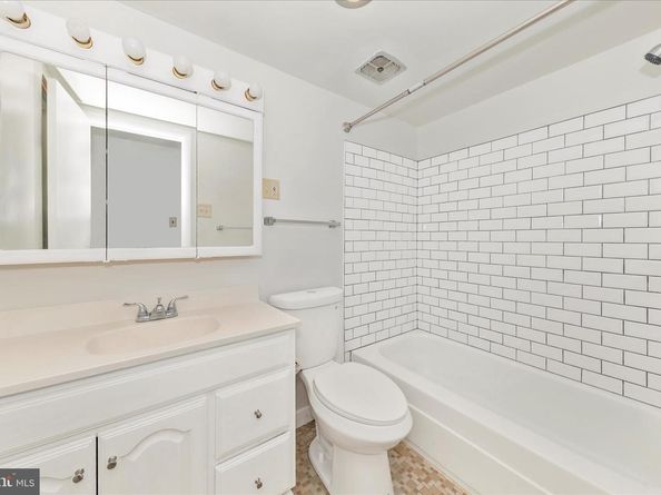 3316 Woodburn Village Drive 12, Annandale VA 22003