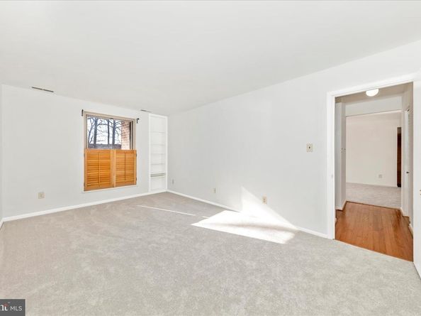 3316 Woodburn Village Drive 12, Annandale VA 22003