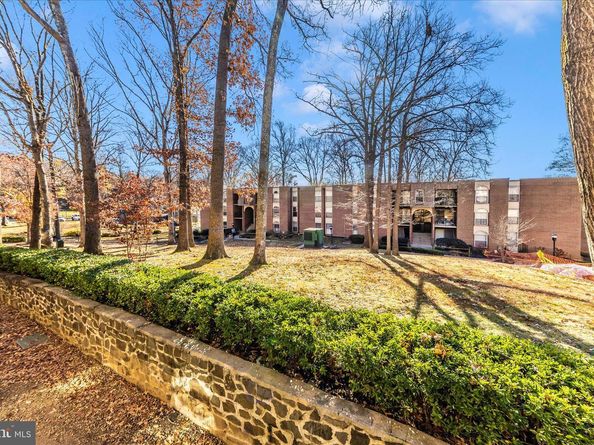 3316 Woodburn Village Drive 12, Annandale VA 22003