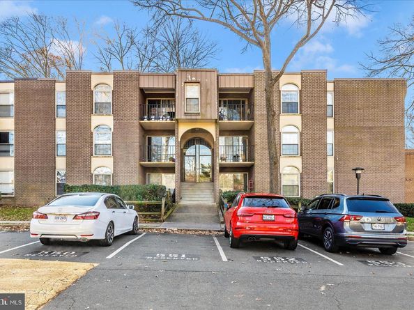 3316 Woodburn Village Drive 12, Annandale VA 22003