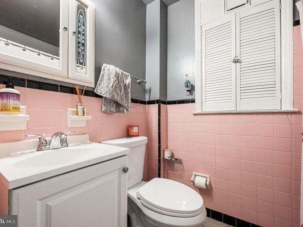 912 Edgewood Avenue, Folsom PA 19033