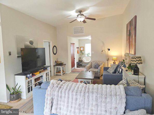 1525 Hiddenbrook Drive, Herndon VA 20170