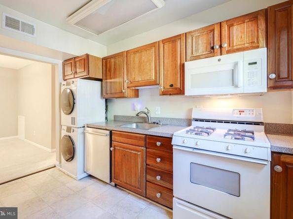 53 Skyhill Road 204, Alexandria VA 22314