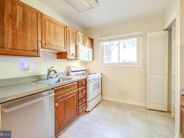 53 Skyhill Road 204, Alexandria VA 22314