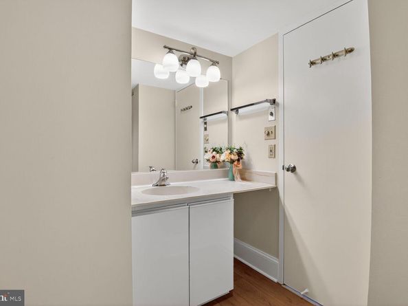 1808 Old Meadow Road 507, Mclean VA 22102