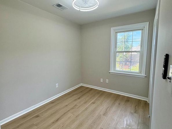 2008 38TH Street SE 302, Washington DC 20020