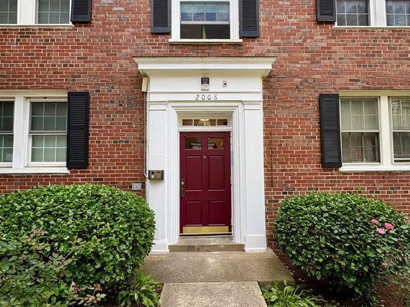2008 38TH Street SE 302, Washington DC 20020