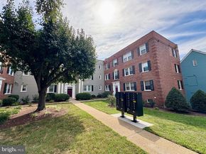 2008 38TH Street SE 302, Washington DC 20020