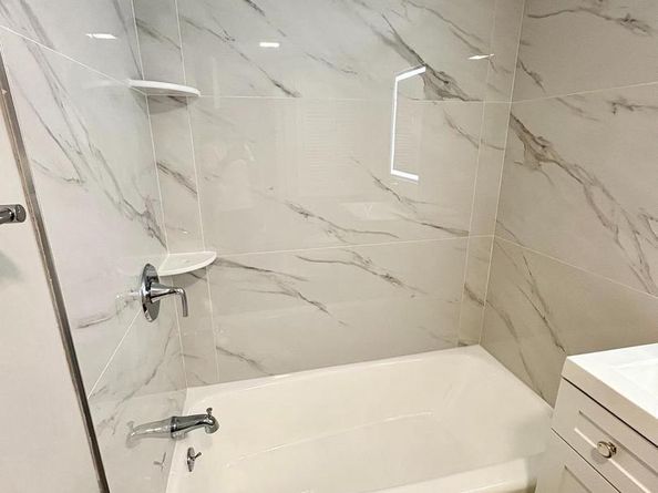 2008 38TH Street SE 302, Washington DC 20020