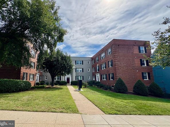 2008 38TH Street SE 302, Washington DC 20020