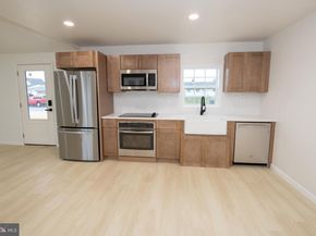 30 Mistletoe Lane, Levittown PA 19054