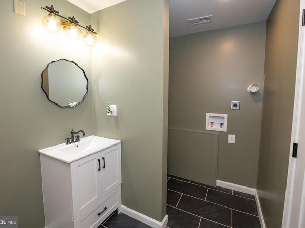 30 Mistletoe Lane, Levittown PA 19054