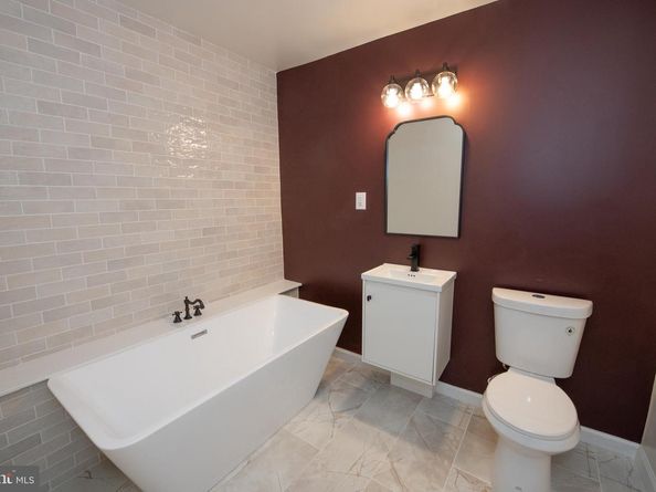 30 Mistletoe Lane, Levittown PA 19054