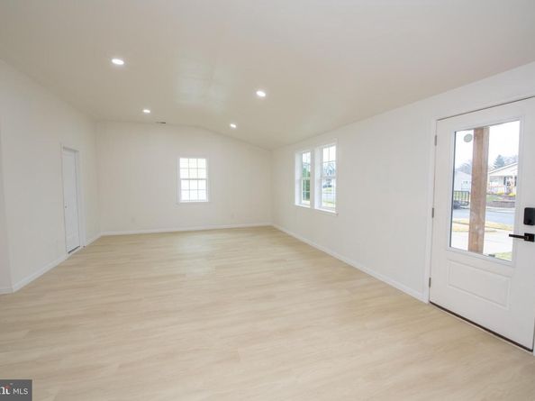 30 Mistletoe Lane, Levittown PA 19054