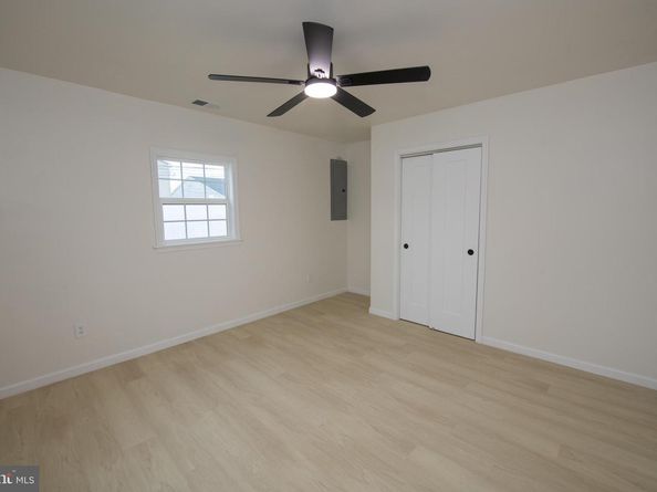 30 Mistletoe Lane, Levittown PA 19054